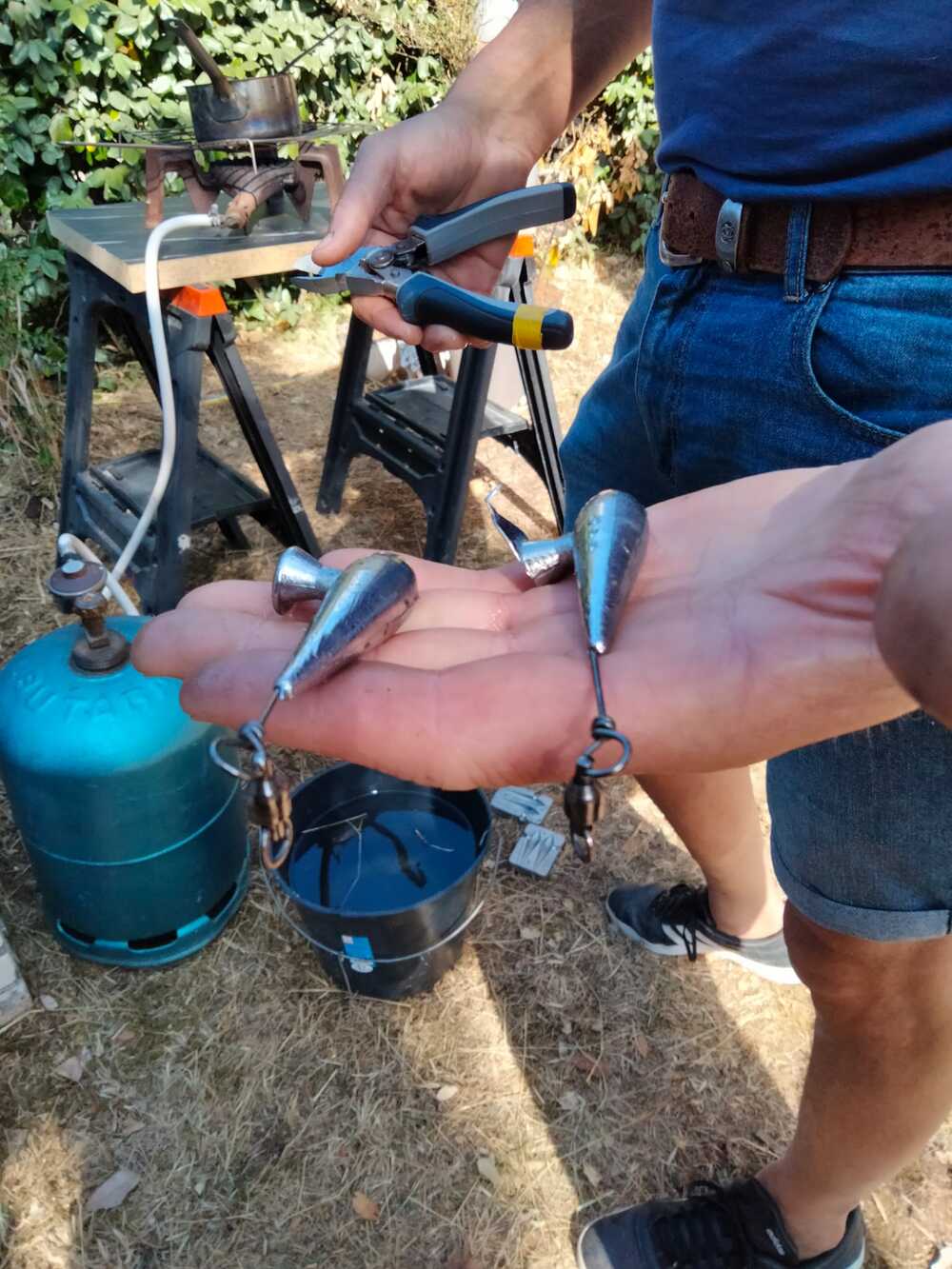 Atelier fabrication de plombs organisé pour les membres de l'asso       # ATELIERS
      